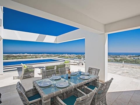 Moderne 3-Schlafzimmer-Villa mit atemberaubendem Meerblick