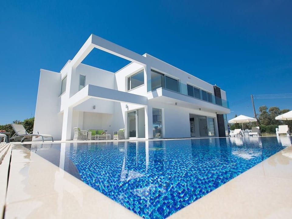 Moderne 3-Schlafzimmer-Villa mit atemberaubendem Meerblick - Protaras