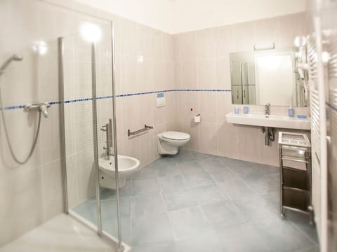 Dreizimmerwohnung mit teilweiser Seesicht
