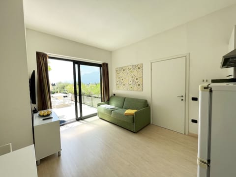 Zwei-Zimmer-Wohnung mit teilweisem Seeblick