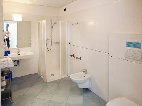 Zwei-Zimmer-Wohnung mit teilweisem Seeblick