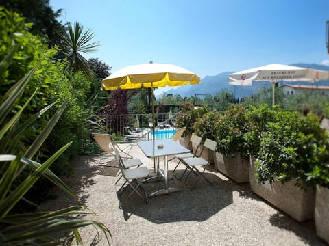 Zwei-Zimmer-Wohnung mit teilweisem Seeblick