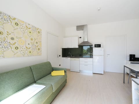 Zwei-Zimmer-Wohnung mit teilweisem Seeblick