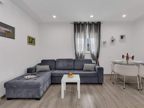 Wohnung Sunny Garden bei Ana A1
