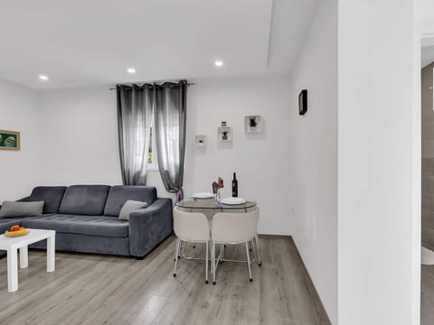 Wohnung Sunny Garden bei Ana A1