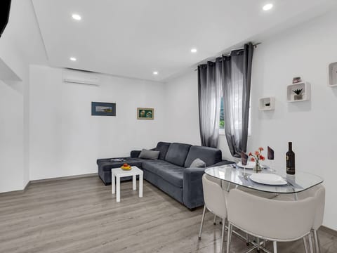 Wohnung Sunny Garden bei Ana A1