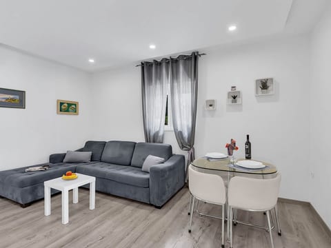 Wohnung Sunny Garden bei Ana A1