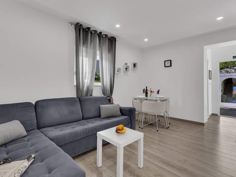Wohnung Sunny Garden bei Ana A1