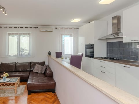 Holiday home Suric