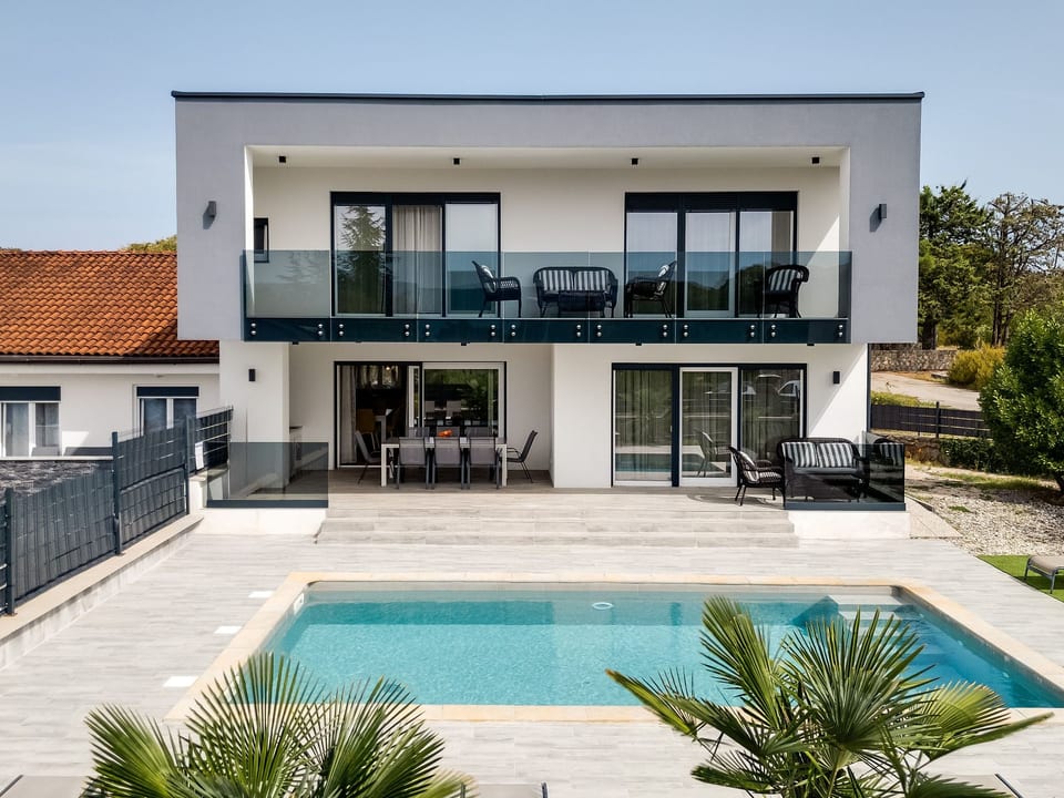 Schöne neue Villa mit Pool in Strandnähe - Krk