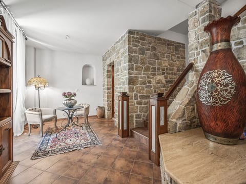 Villa Anna Varos