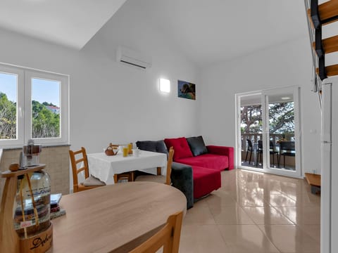 Pine Canopy Ein-Schlafzimmer-Duplex-Wohnung A5
