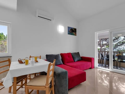 Pine Canopy Ein-Schlafzimmer-Duplex-Wohnung A5