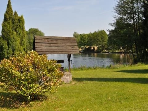 Idylle pur: Ferienhaus am See mit eigenem Garten