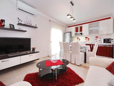 Gesamte Wohnung in Sveti Filip I Jakov mit Gemeinsamem Garten