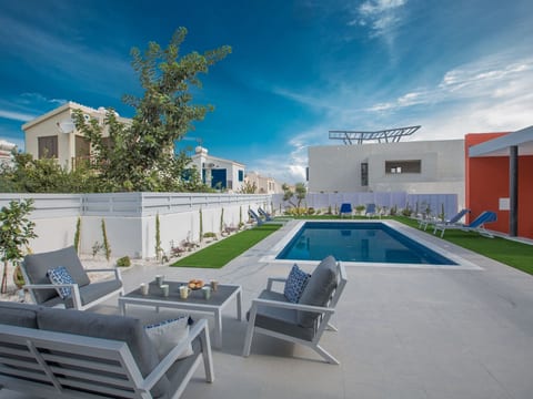 Neue, luxuriöse 3-Schlafzimmer-Villa in Protaras Zentrum
