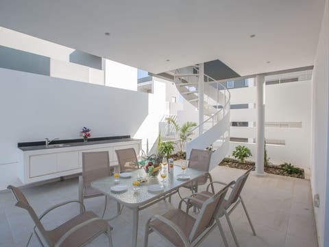 3-Schlafzimmer-Villa mit Pool, Dachgarten, Meerblick