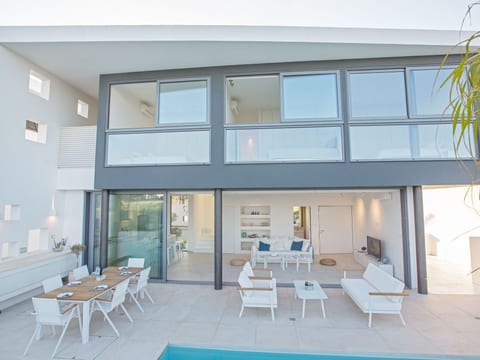Neue, moderne 3-Schlafzimmer-Villa mit privatem Pool