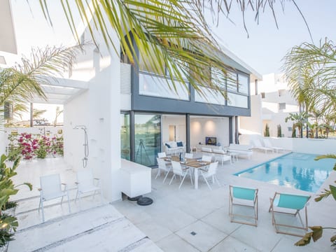 Neue, moderne 3-Schlafzimmer-Villa mit privatem Pool