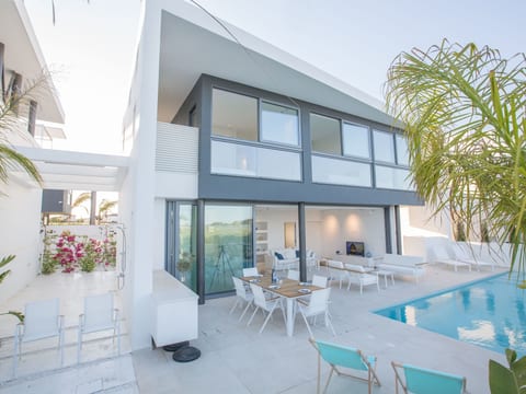 Neue, moderne 3-Schlafzimmer-Villa mit privatem Pool