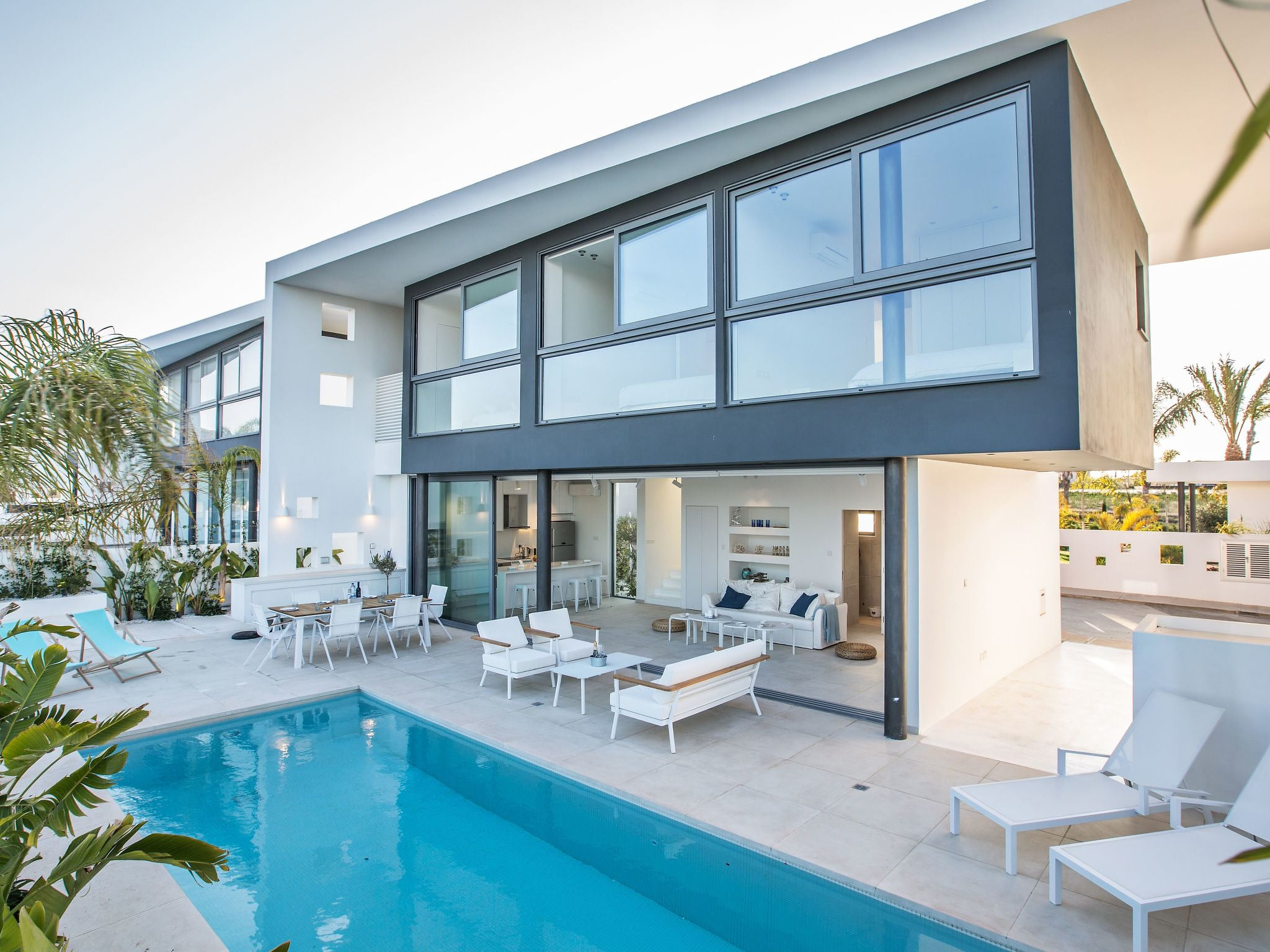 Neue, moderne 3-Schlafzimmer-Villa mit privatem Pool