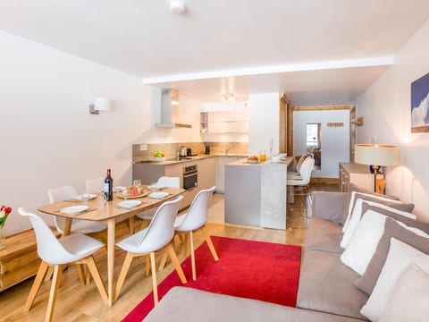 "Les Balcons du Savoy 104"