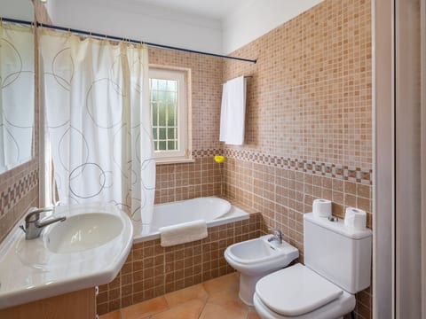 4-Schlafzimmer-Villa R2, Garten, Pool, Strand