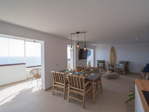 Helle Wohnung mit atemberaubender Aussicht auf das Meer und den Strand