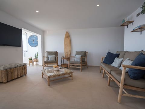 Helle Wohnung mit atemberaubender Aussicht auf das Meer und den Strand