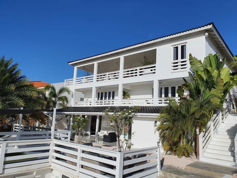 Schöne Familienwohnung mit großer Veranda in Curacao Jan Thiel