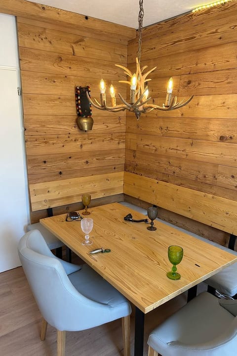 FeWO Allgäu Chalet - gemütliche Hüttenatmosphäre und Schwimmbad und Sauna im Ha