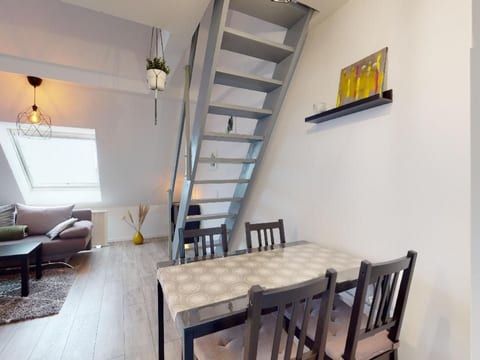 Urgemütliche Maisonnette Wohnung mit Klimaanlage