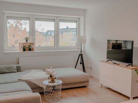 Apartment mit Küche, Arbeitsplatz und xxl Sofa