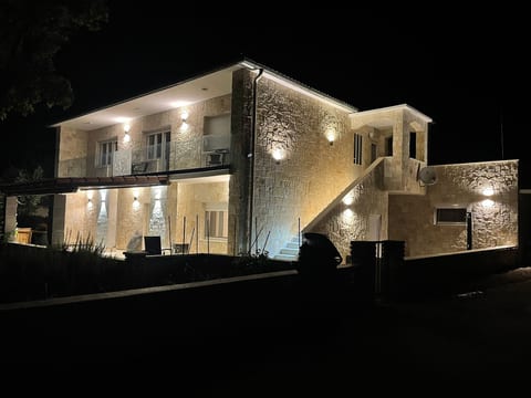 Stonehouse-Pag