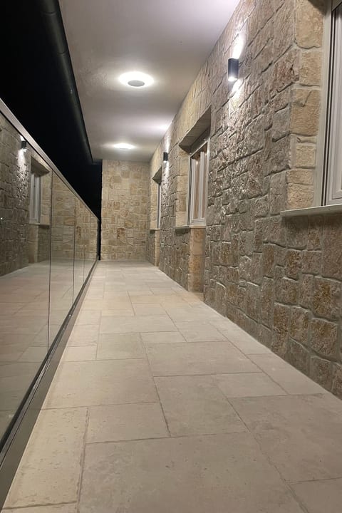 Stonehouse-Pag