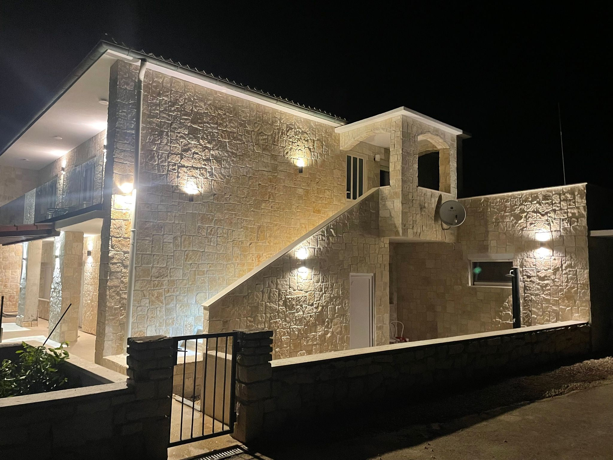 Stonehouse-Pag