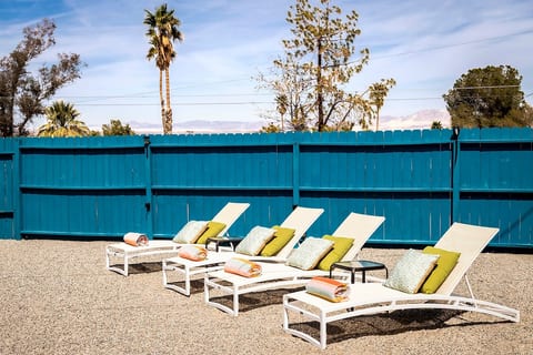 Pool, Spa, Stars, Mid-Century Style, 8 min to JTNP image 5