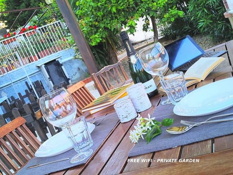 Wohnung mit Garten, wenige Minuten vom Meer entfernt
