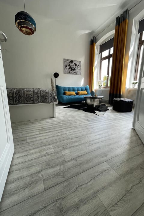 Design Apartment II, hell, 35 Quadratmeter, Zentral zu Grenze Altstadt Park, Gr