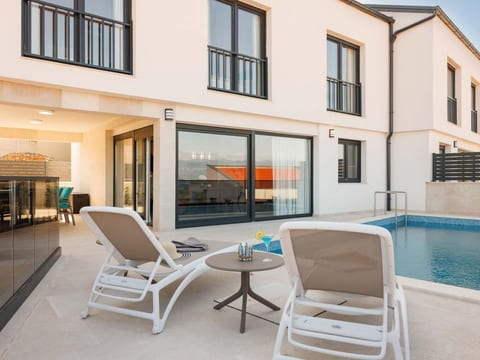 Brandneue Villa - Pool mit Panoramablick aufs Meer