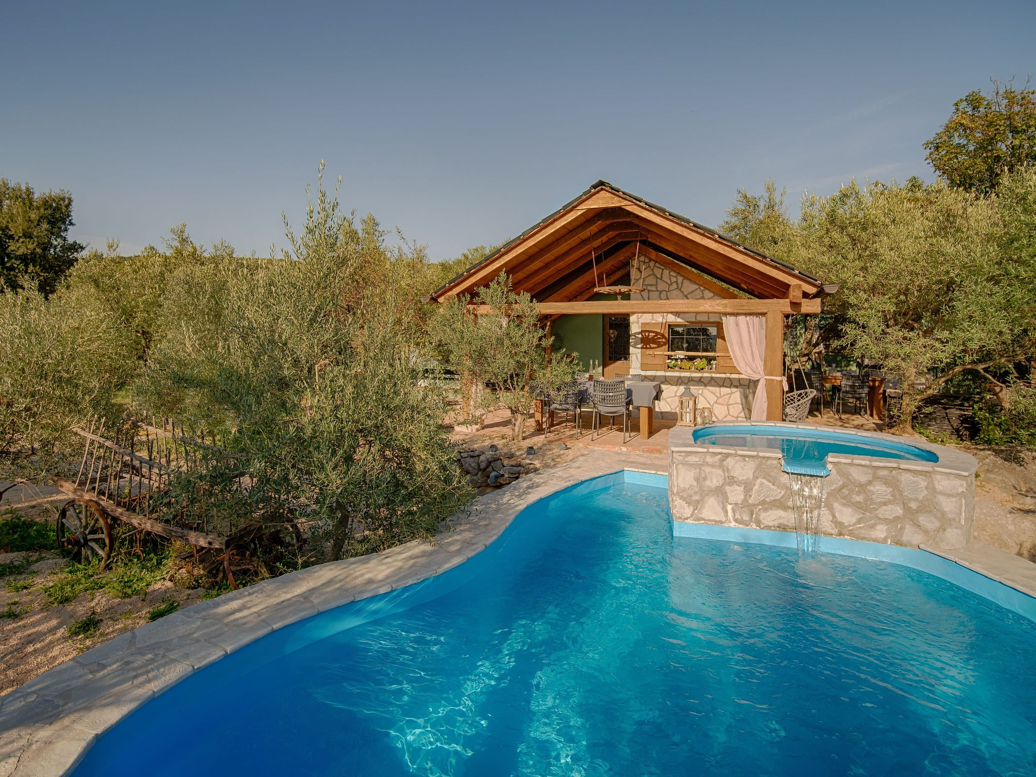 Haus mit Pool, 50 Meter vom Meer entfernt