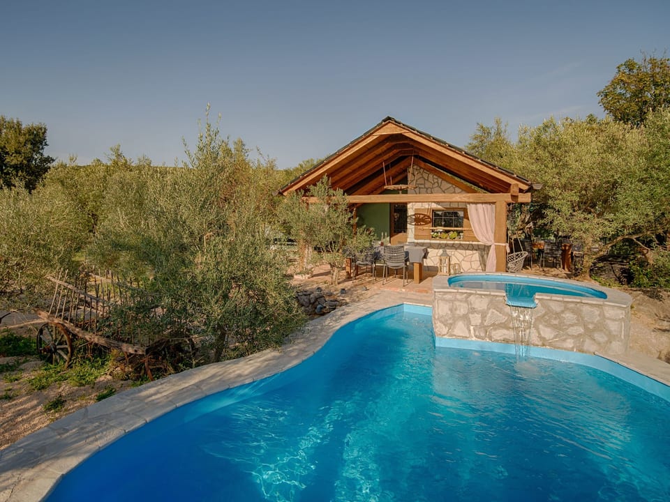 Casa con piscina, a 50 metri dal mare - Punat