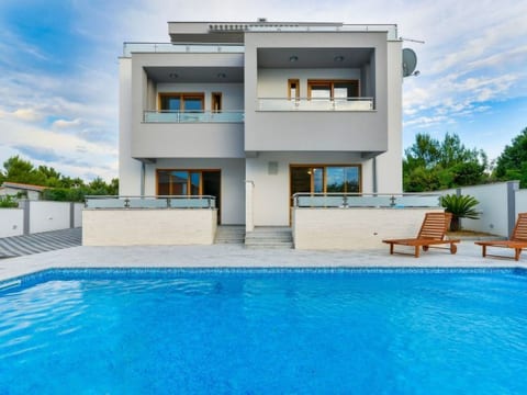 Vila Megy - ID 2209