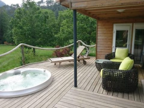 in Vivario mit Terrasse, Garten und Grill