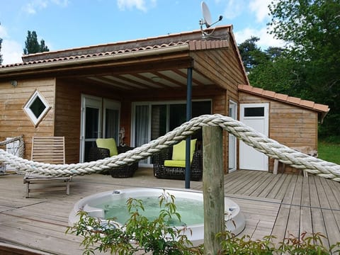 in Vivario mit Terrasse, Garten und Grill