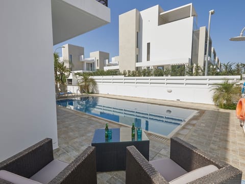 in Paralimni mit geräumigem Garten