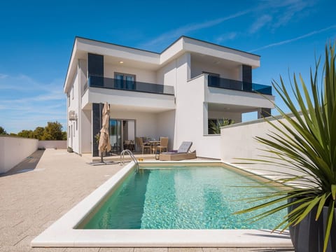 mit Privatpool für 7 Personen ca. 119 m² in Jadrija, Dalmatien (Gespanscha