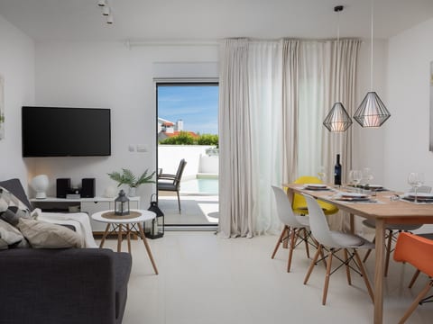 mit Privatpool für 7 Personen ca. 119 m² in Jadrija, Dalmatien (Gespanscha