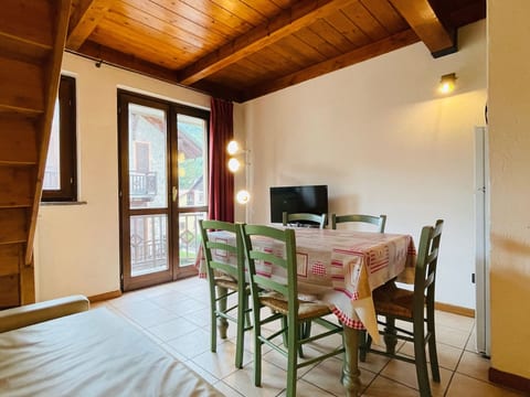 Zwei-Zimmer-Wohnung im Dachgeschoss 4 p. l. Villa Frejus