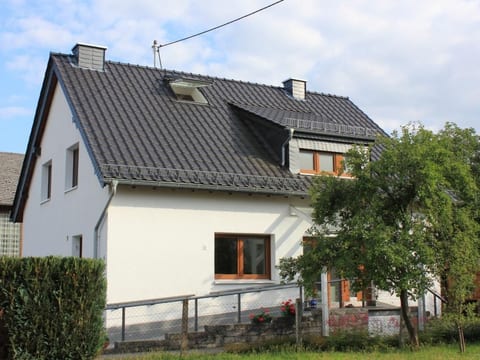 Tolles Appartement in Mastershausen mit Terrasse, Grill und Garten